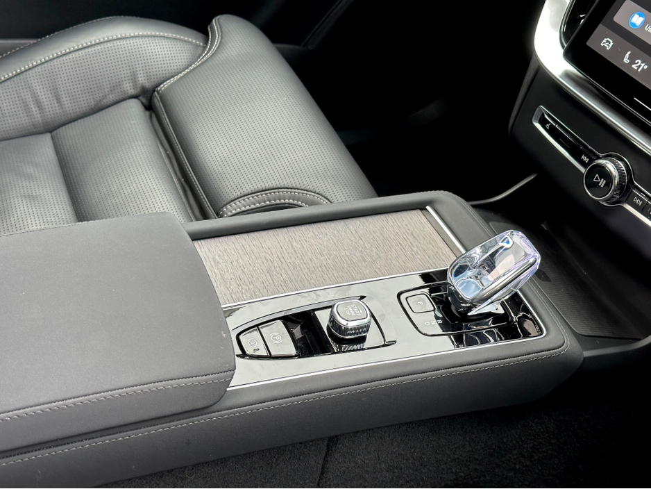 2025 Volvo XC90 - image 18