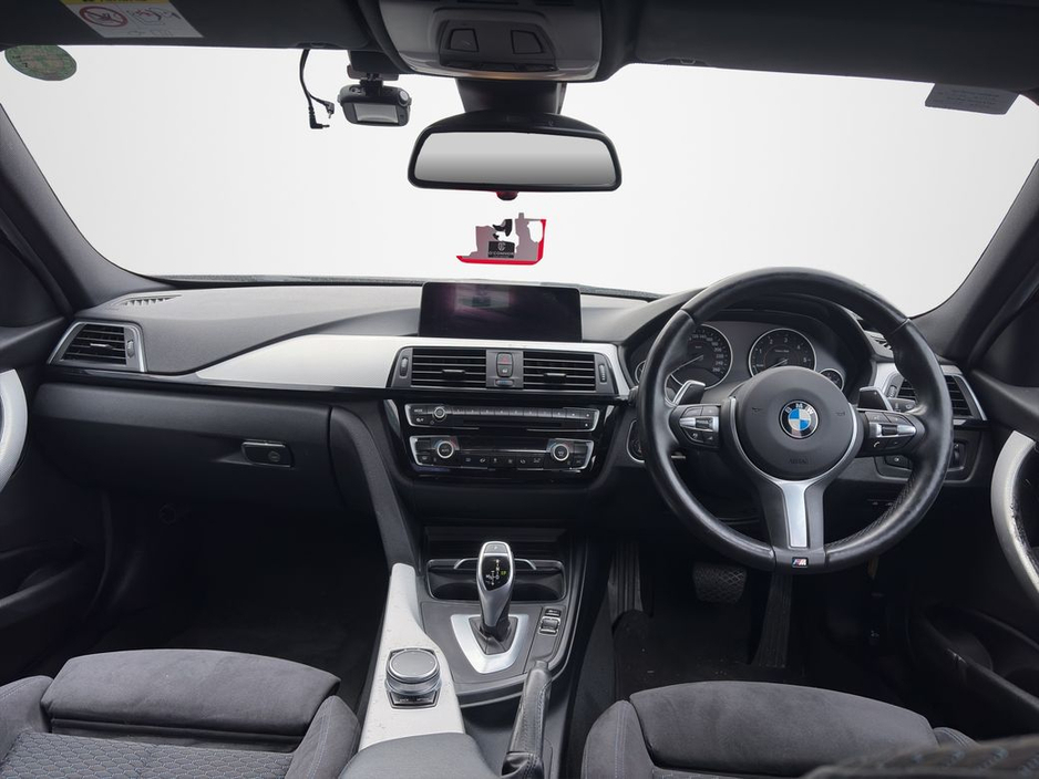 2017 BMW 3 Series - image 13