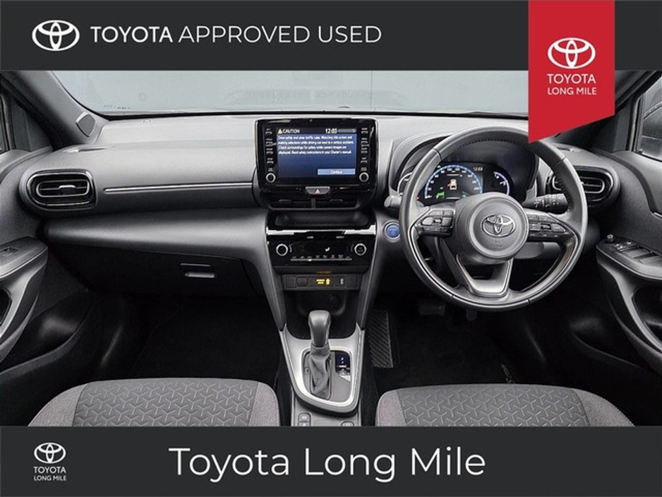 2025 Toyota Yaris Cross - image 8