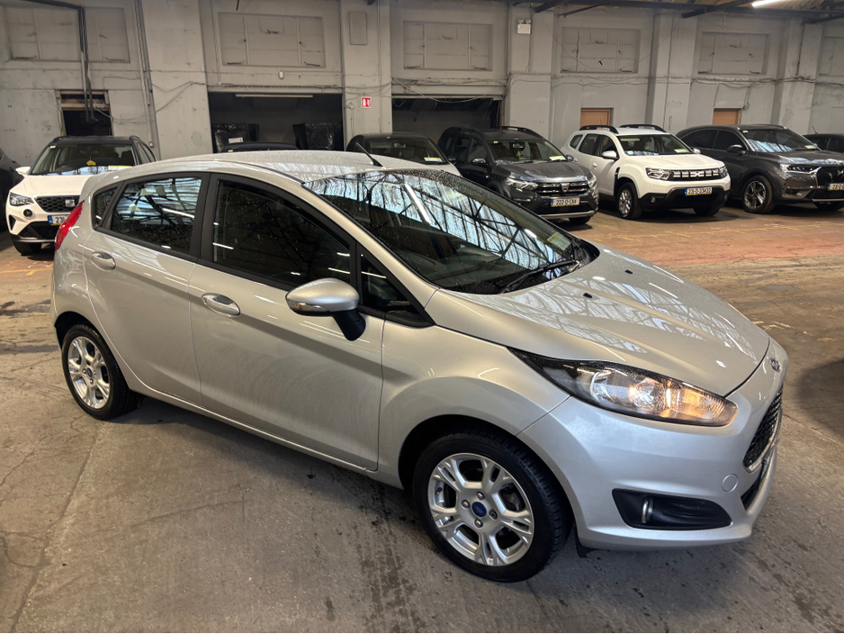 2016 Ford Fiesta - image 7