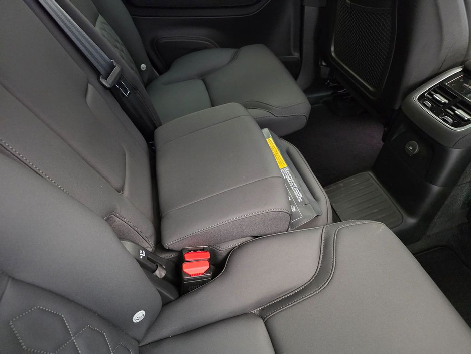 2025 Volvo XC90 - image 10