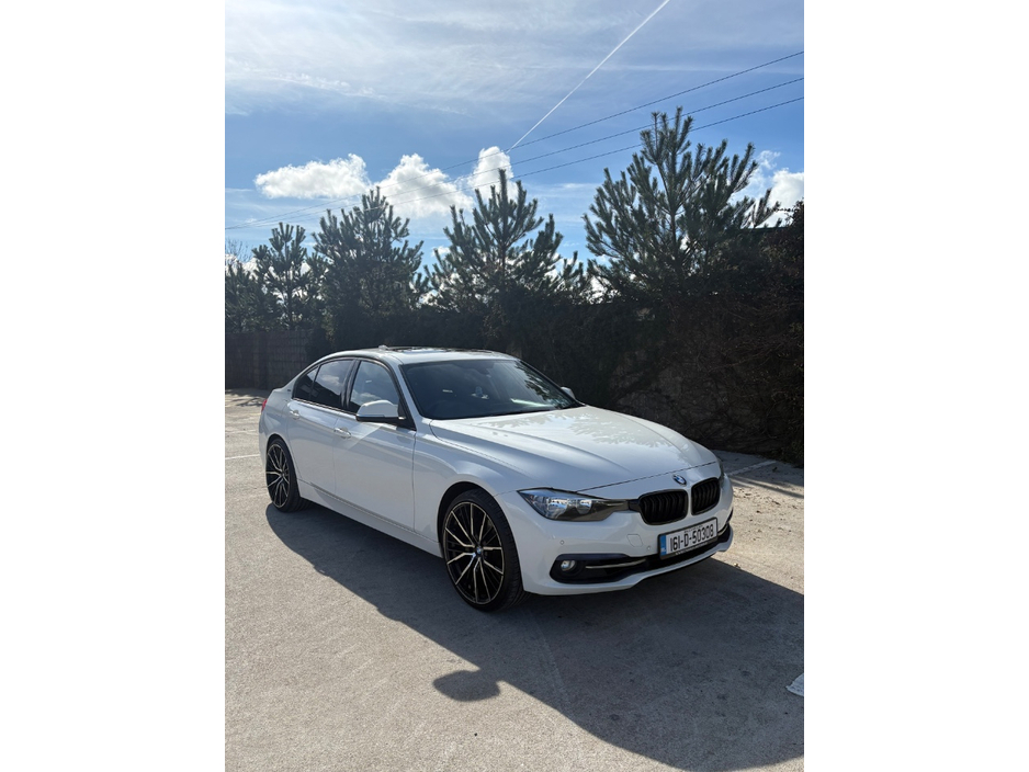 2016 BMW 3 Series - image 9