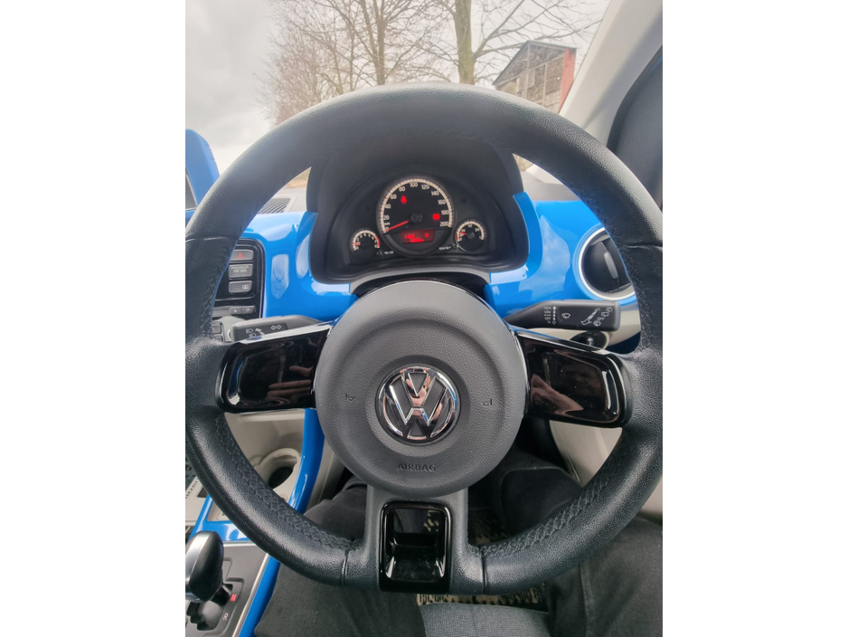 2015 Volkswagen up! - image 20