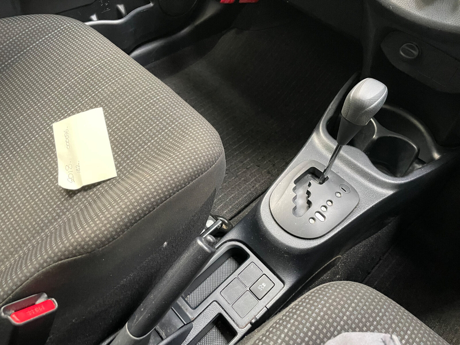 2018 Toyota Yaris - image 23