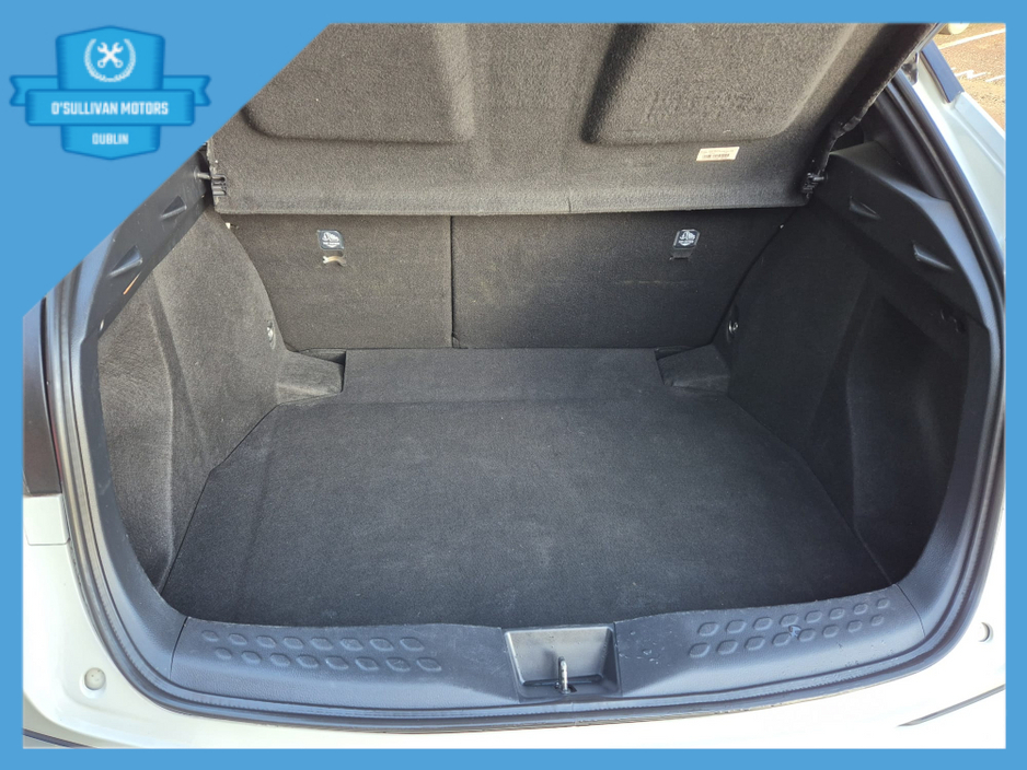 2022 Toyota C-HR / 2022 / 1.8 HYBRID / AUTOMATIC €19,999