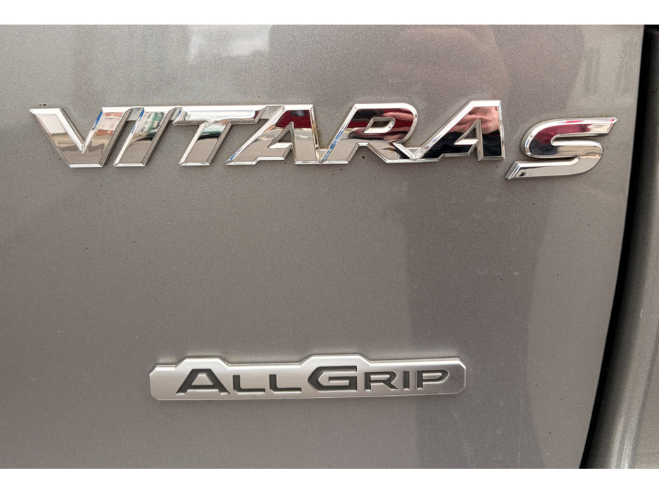 2017 Suzuki Vitara - image 6