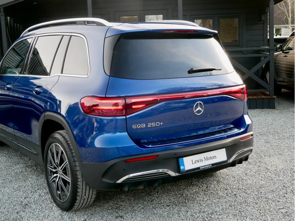2025 Mercedes-Benz EQB - image 9