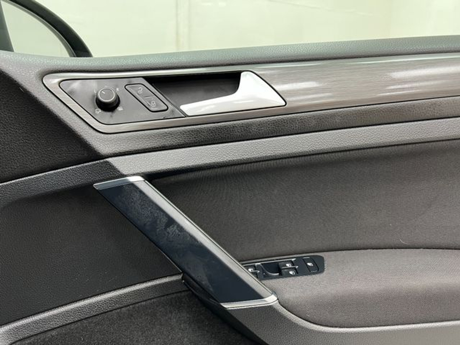 2019 Volkswagen Golf - image 28