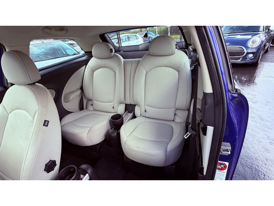 2013 MINI Hatch Cooper €8,999