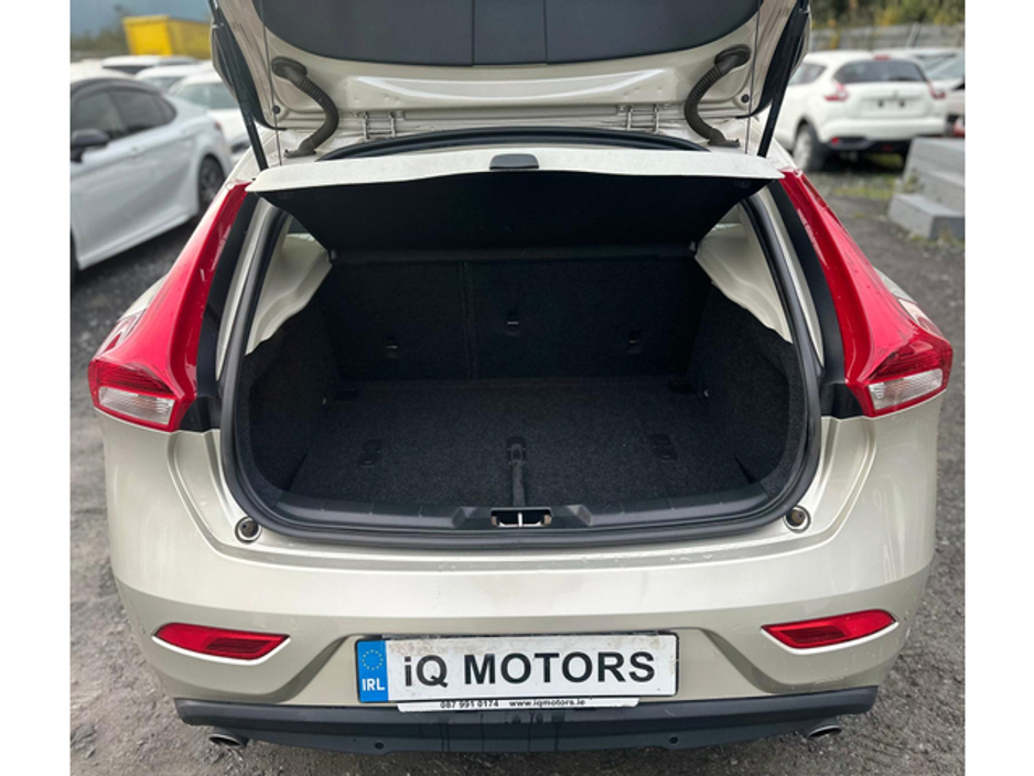 2016 Volvo V40 Cross Country 2.0L Diesel Automatic (9040) €13,495