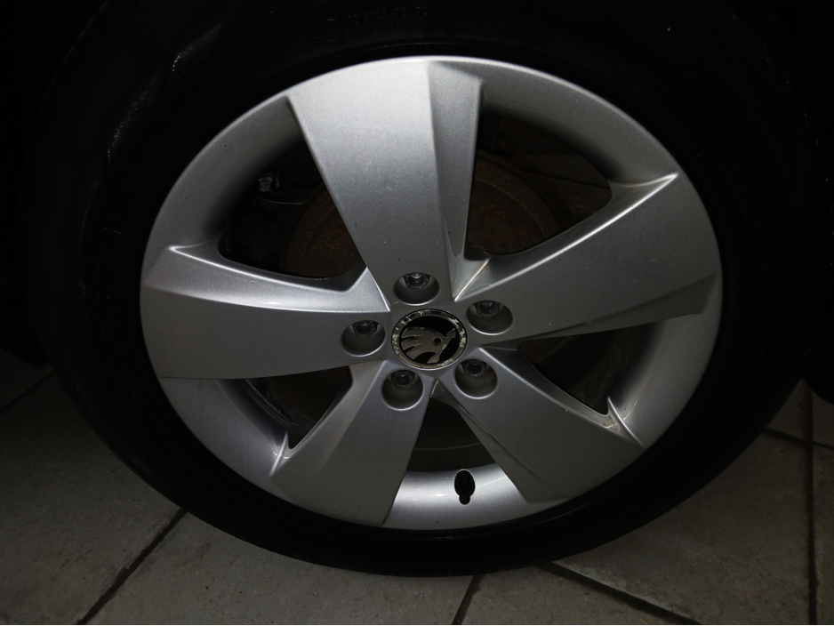 2017 Skoda Fabia - image 5