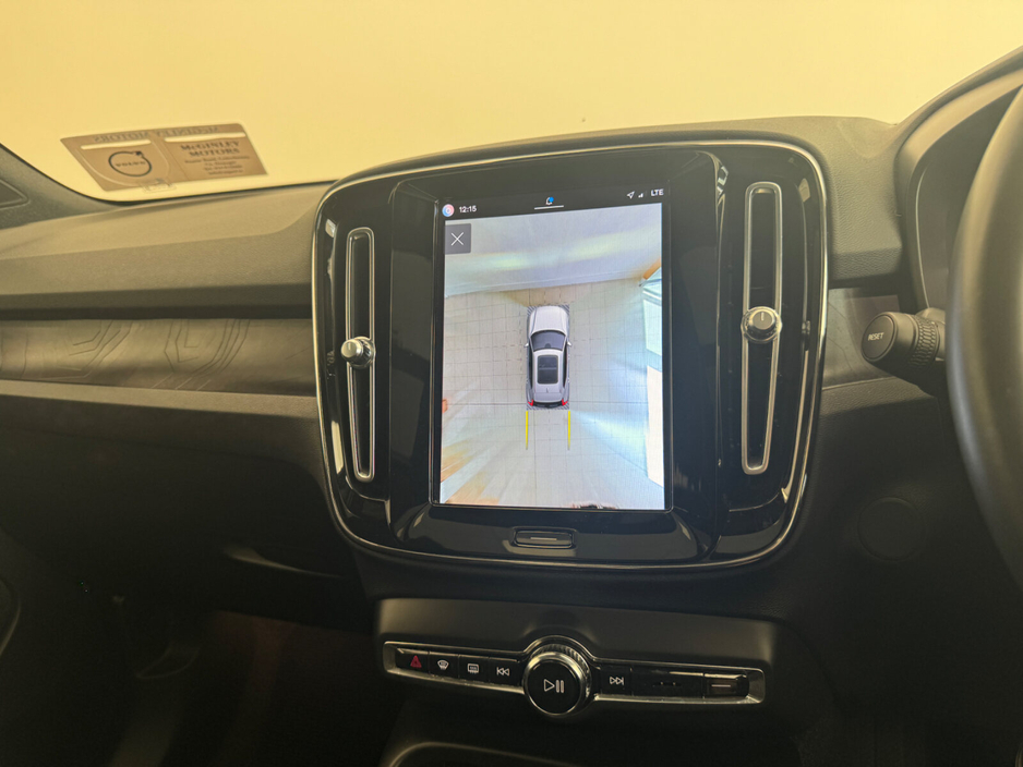 2023 Volvo XC40 - image 15