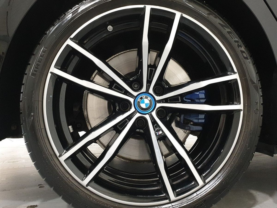 2024 BMW 3 Series - image 14