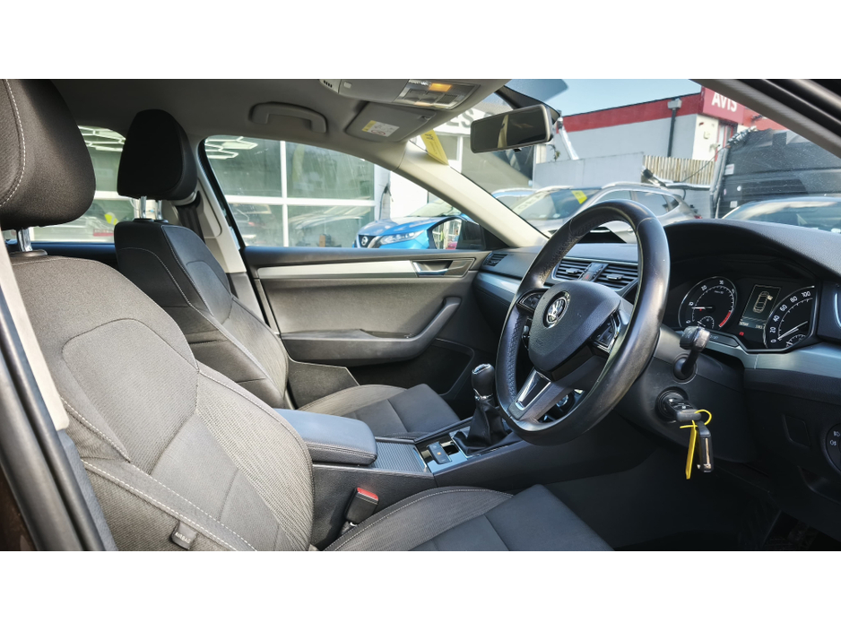 2015 Skoda Superb - image 13