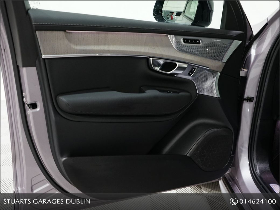 2025 Volvo XC90 - image 15