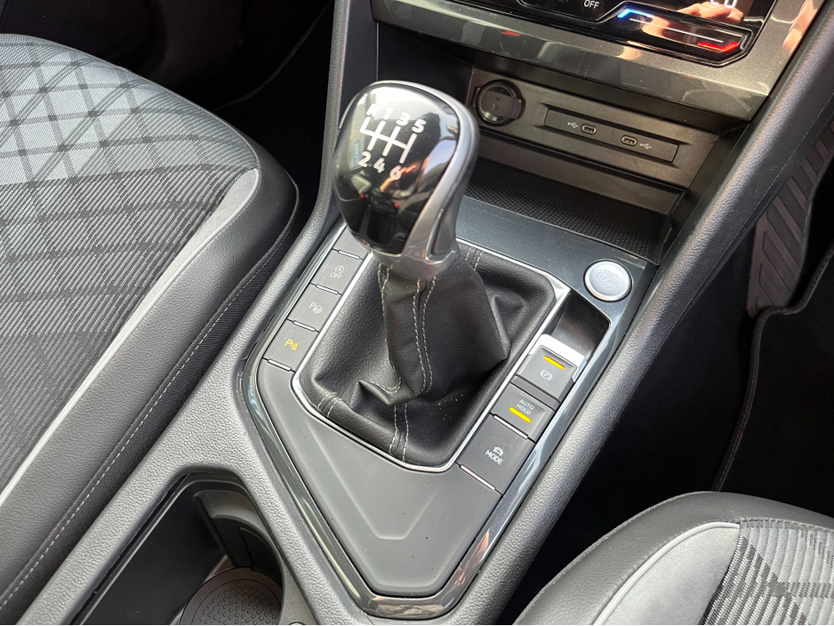 2021 Volkswagen Tiguan - image 15