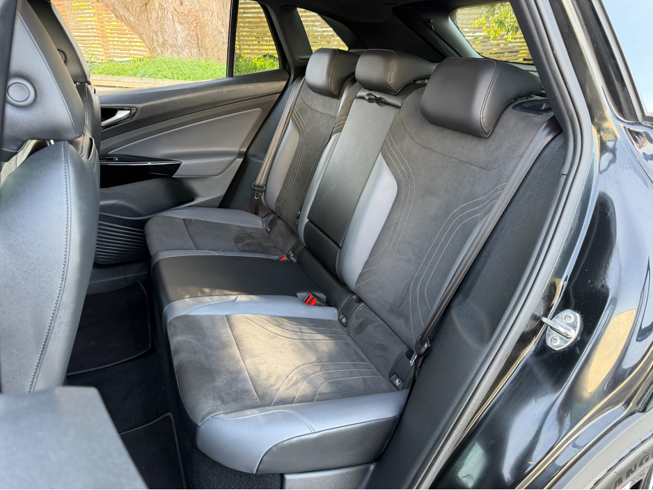 2023 Volkswagen ID.4 - image 23