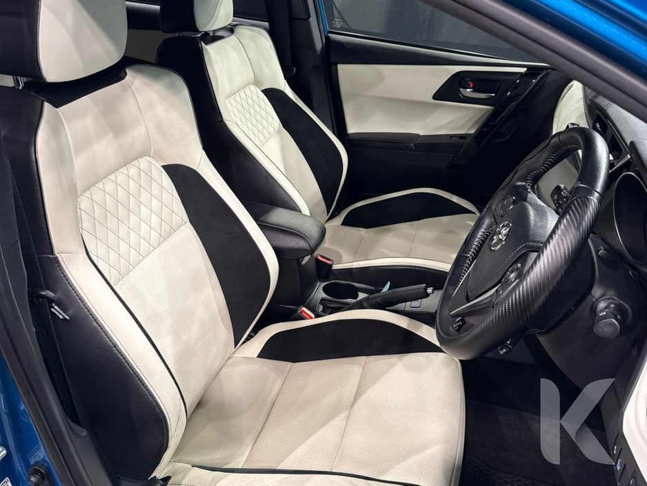 2016 Toyota Auris HYBRID G PACKAGE - BEIGE/BLACK FULL LEATHER INTERIOR - FACTORY ALLOYS - REVERSE CAMERA €13,950