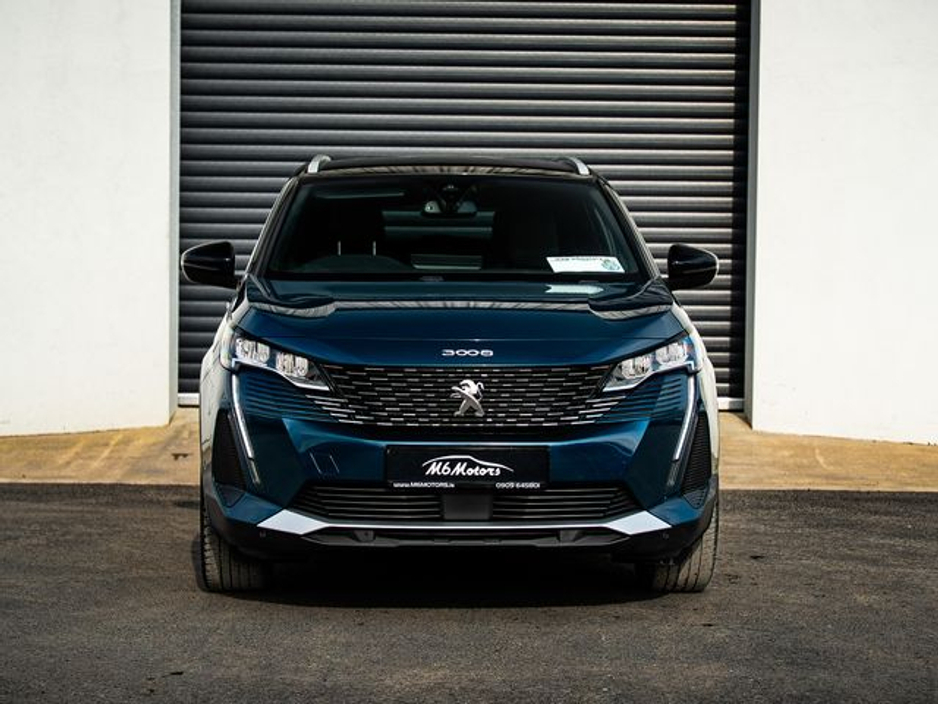 2023 Peugeot 3008 - image 2