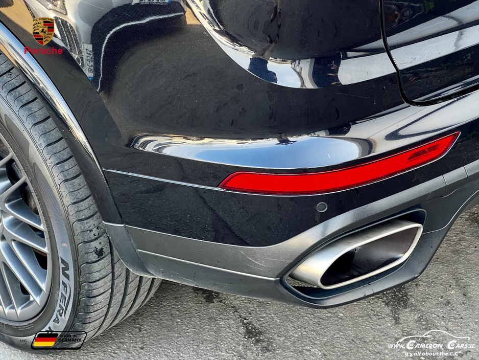 2017 Porsche Cayenne - image 10