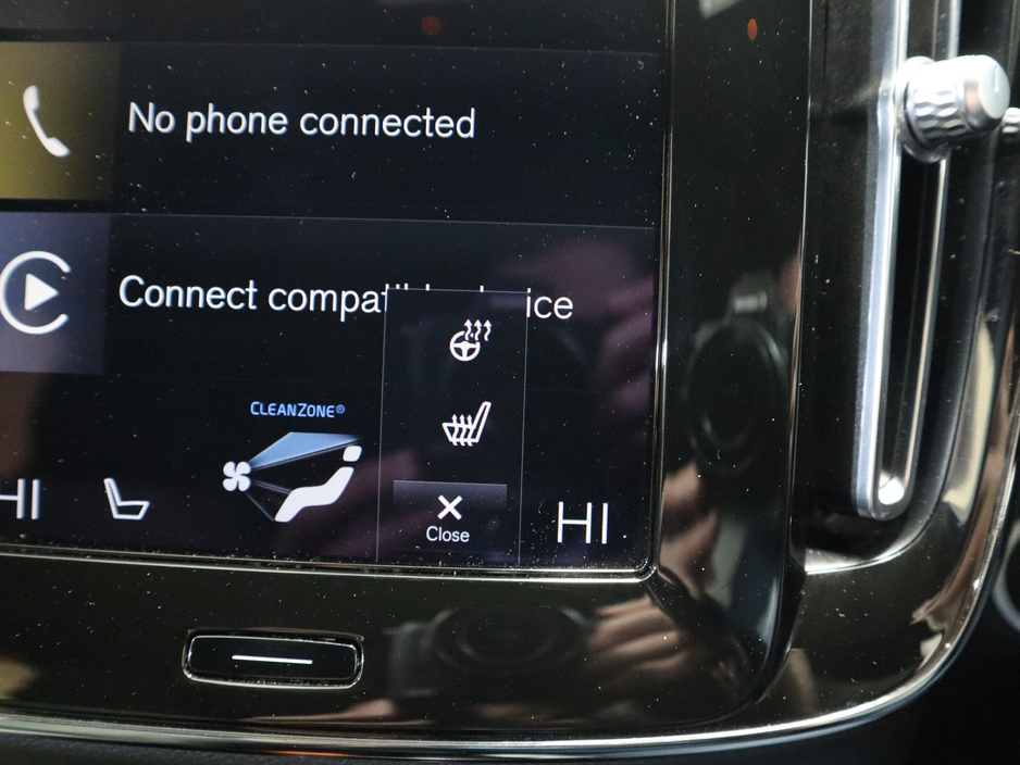 2023 Volvo XC40 - image 15