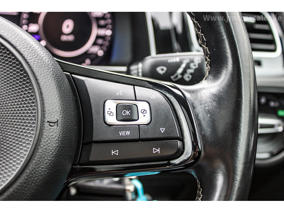 2019 Volkswagen Golf - image 27