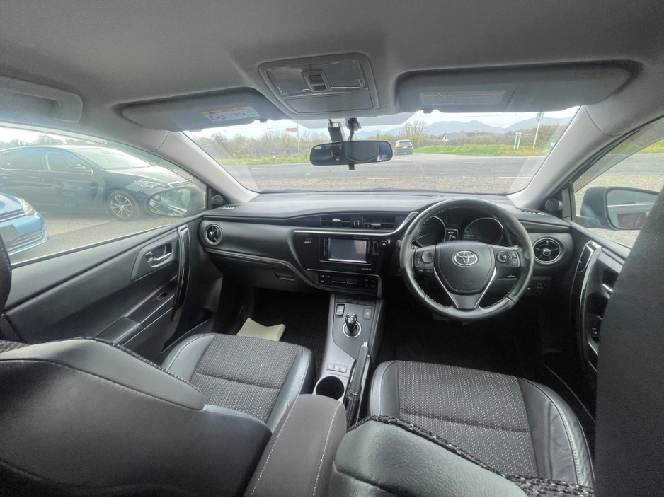 2018 Toyota Auris - image 11