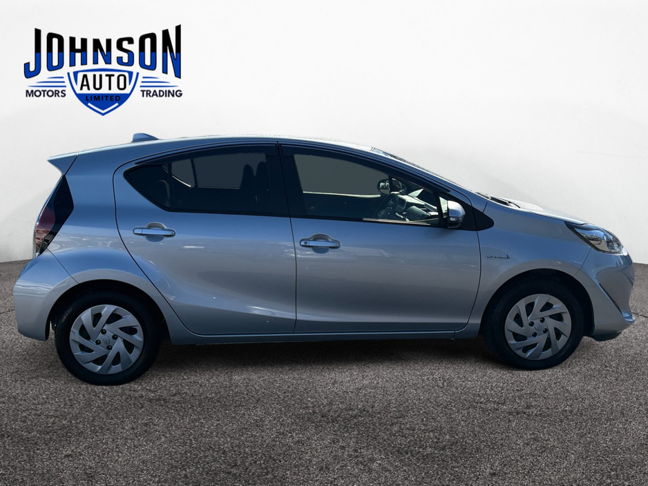 2018 Toyota Aqua - image 6