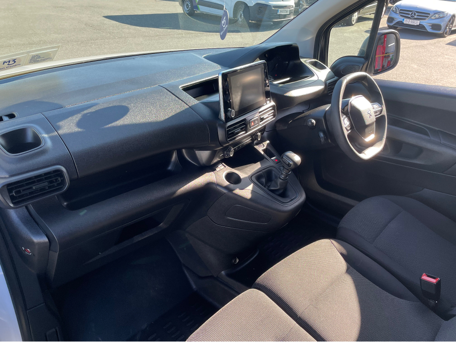 2024 Peugeot Partner - image 17