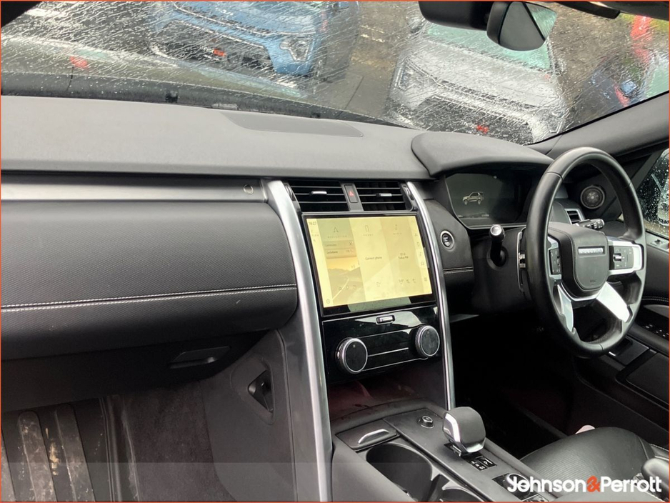 2024 Land Rover Discovery - image 4