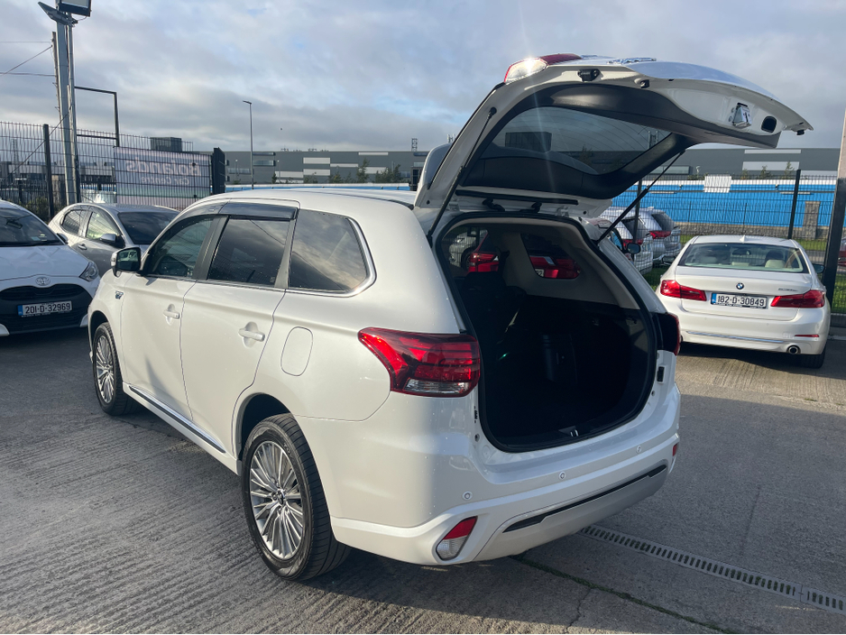 2020 Mitsubishi Outlander HYBRID 2.4 PHEV AUTOMATIC 5DR MODEL  www.bolandscarcentre.ie €22,900