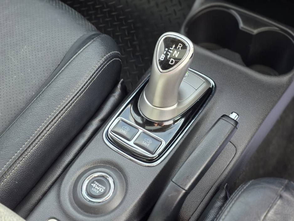 2014 Mitsubishi Outlander - image 11