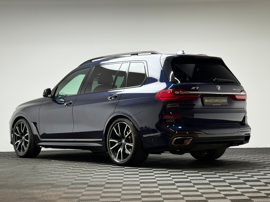 2020 BMW X7 - image 5