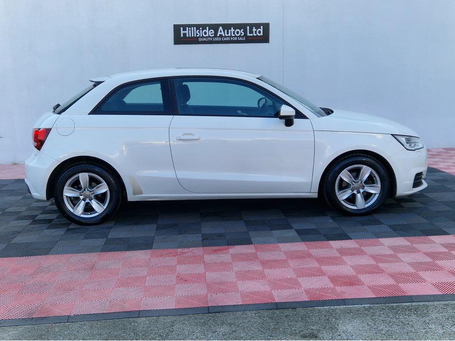 2015 Audi A1 - image 13