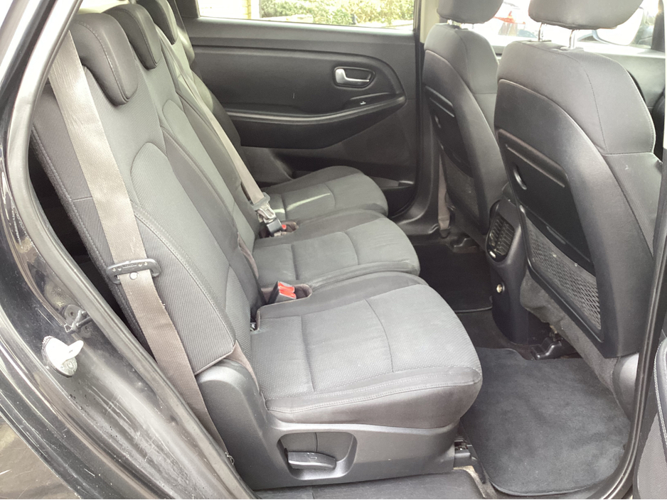 2016 Kia Carens - image 12