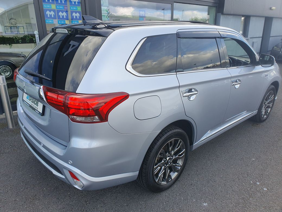 2017 Mitsubishi Outlander - image 6