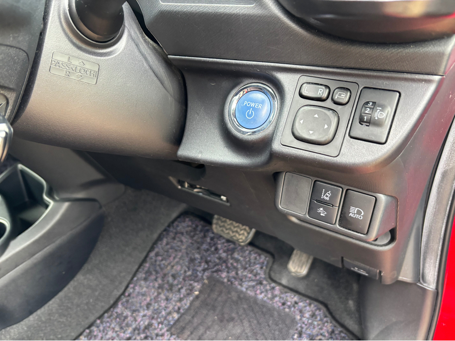 2017 Toyota Aqua - image 6