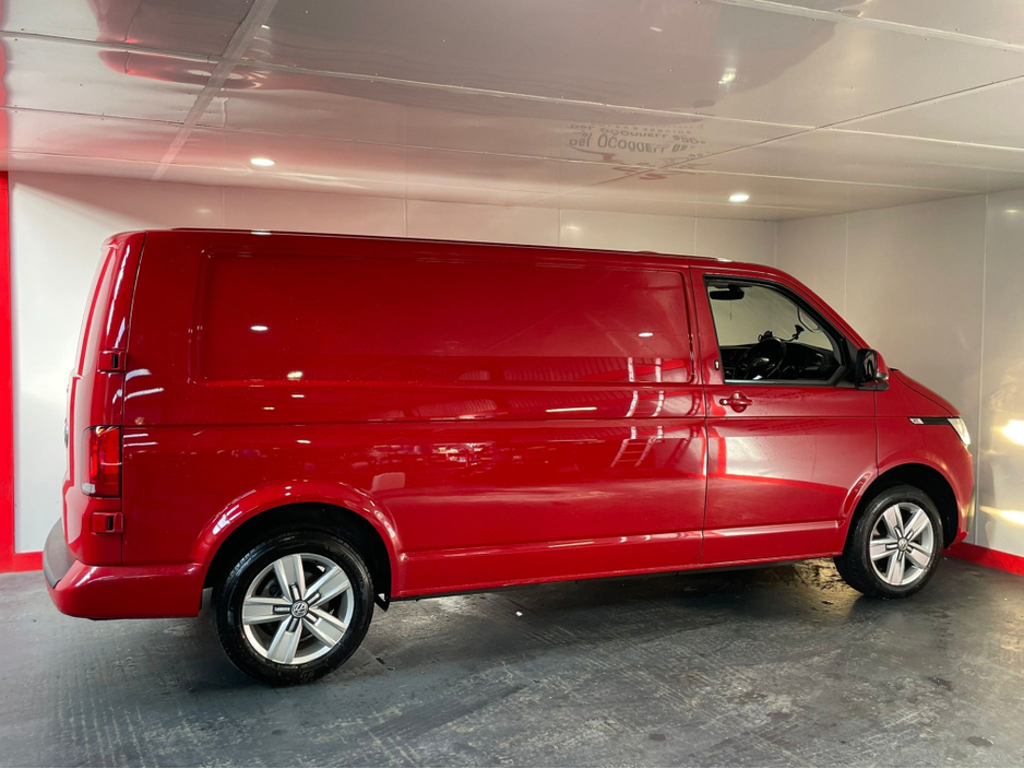 2020 Volkswagen Transporter - image 5
