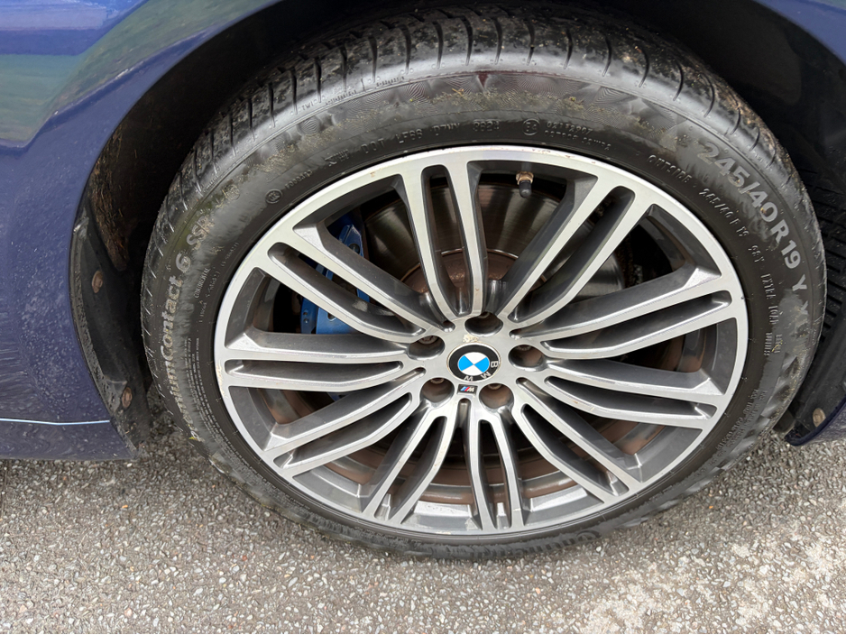 2017 BMW 5 Series - image 8