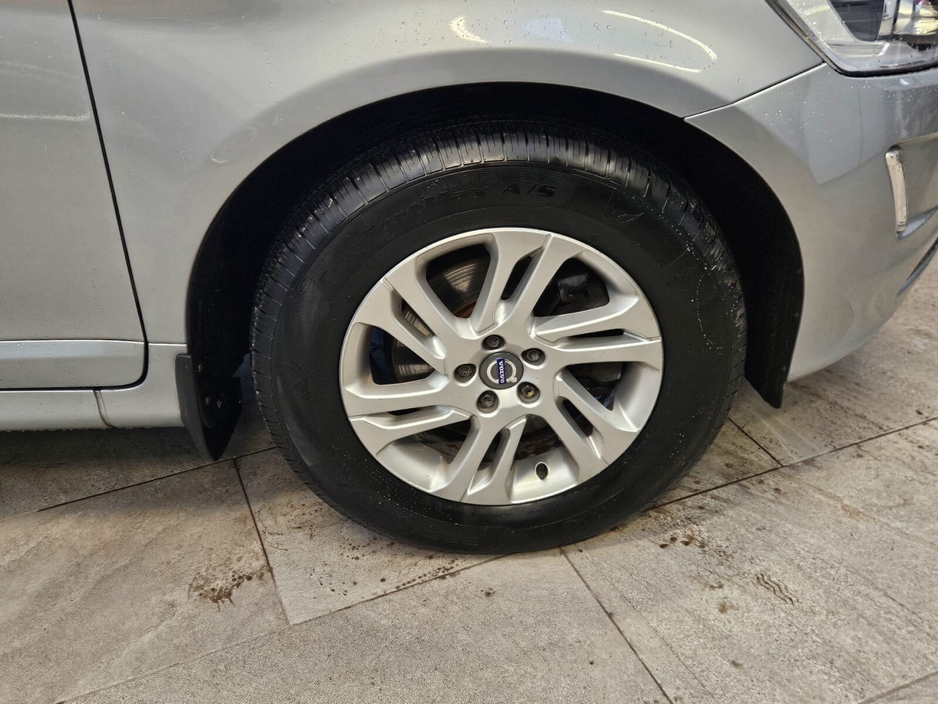 2016 Volvo XC60 D3 (150hp) FWD ES €18,950