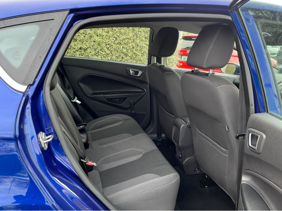 2016 Ford Fiesta - image 9