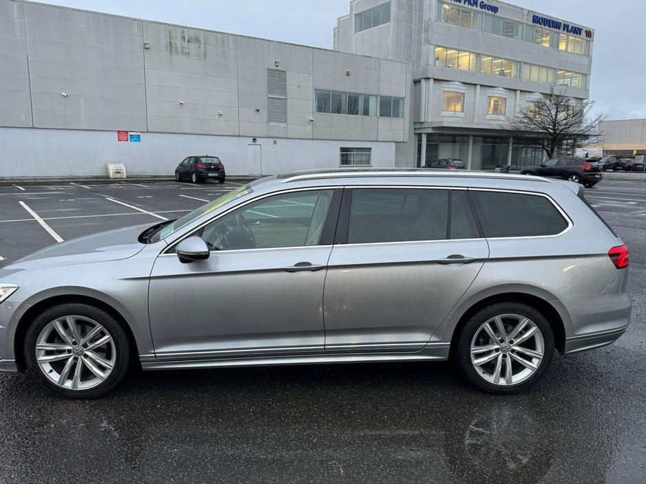 2018 Volkswagen Passat - image 5