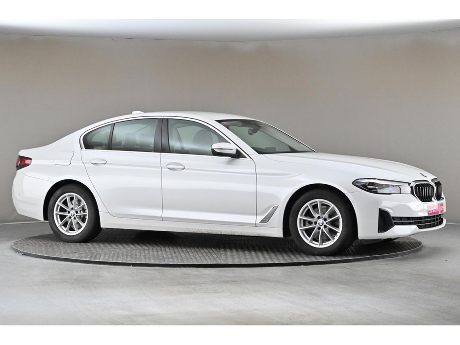 2021 BMW 5 Series - image 12