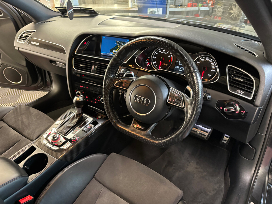 2015 Audi RS4 - image 8