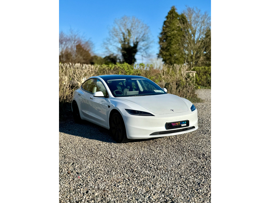 2025 Tesla Model 3 - image 2