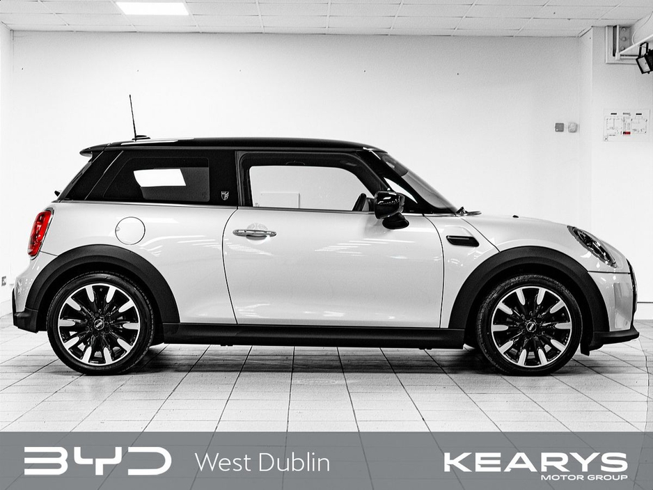 2023 MINI Hatch - image 3