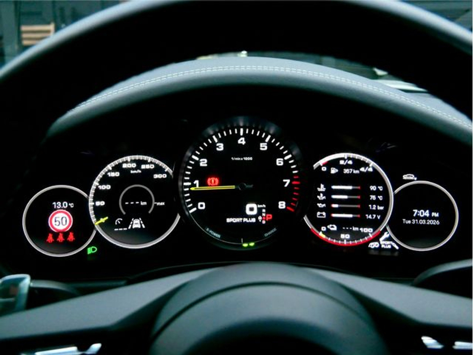 2023 Porsche Panamera - image 26