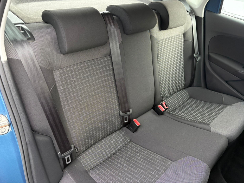 2016 Volkswagen Polo - image 12