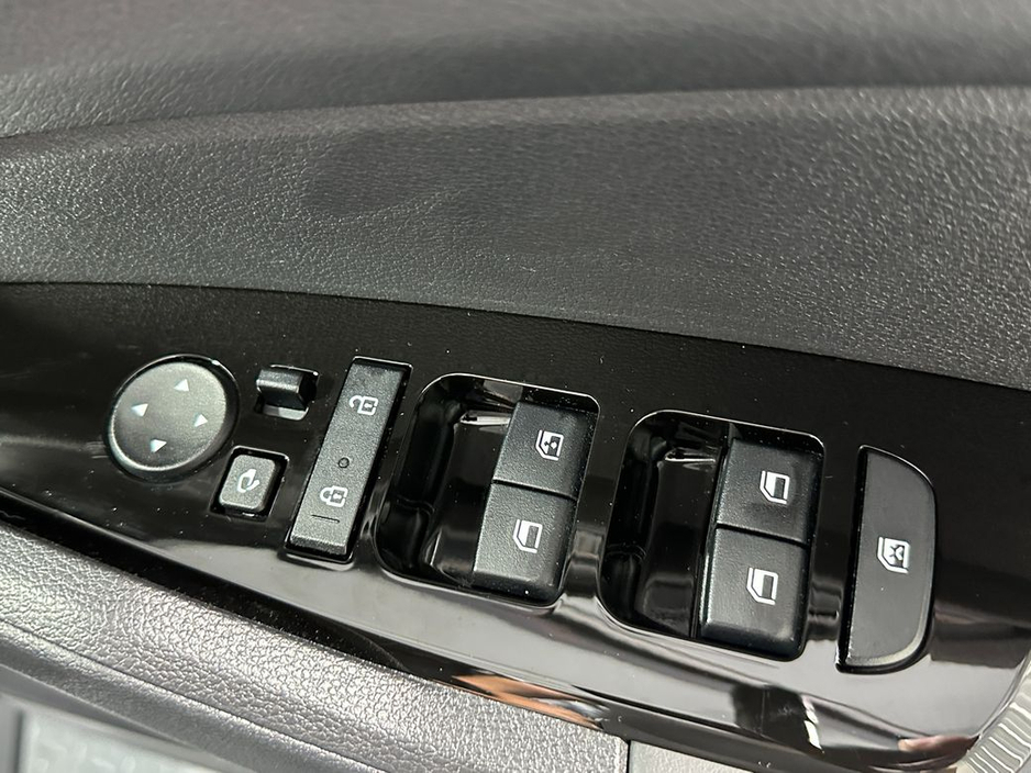 2025 Kia Sportage - image 24