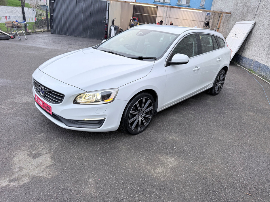 2015 Volvo V60 - image 6
